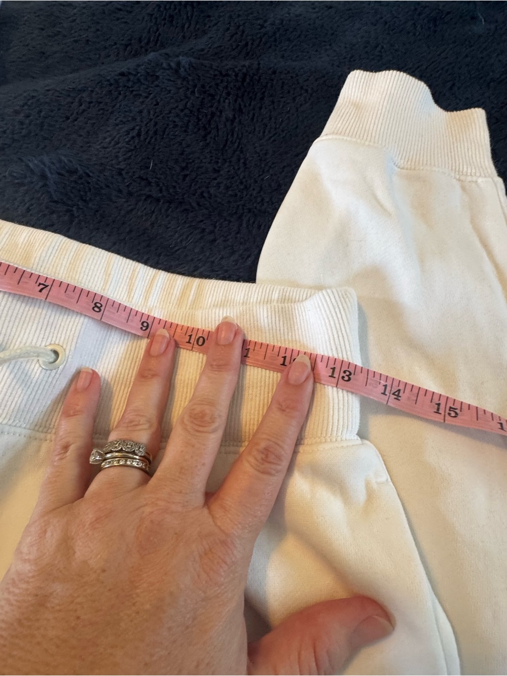 Nike Women’s size  S White Fleece Jogger Pants - Picture 3 of 5